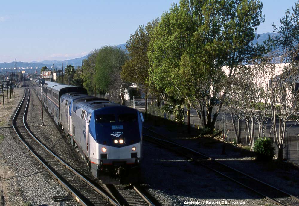 http://www.altamontpress.com/jimspeakerphotos/Jims-Trains-Amtrak-17-Bassett-dave_1000px.jpg