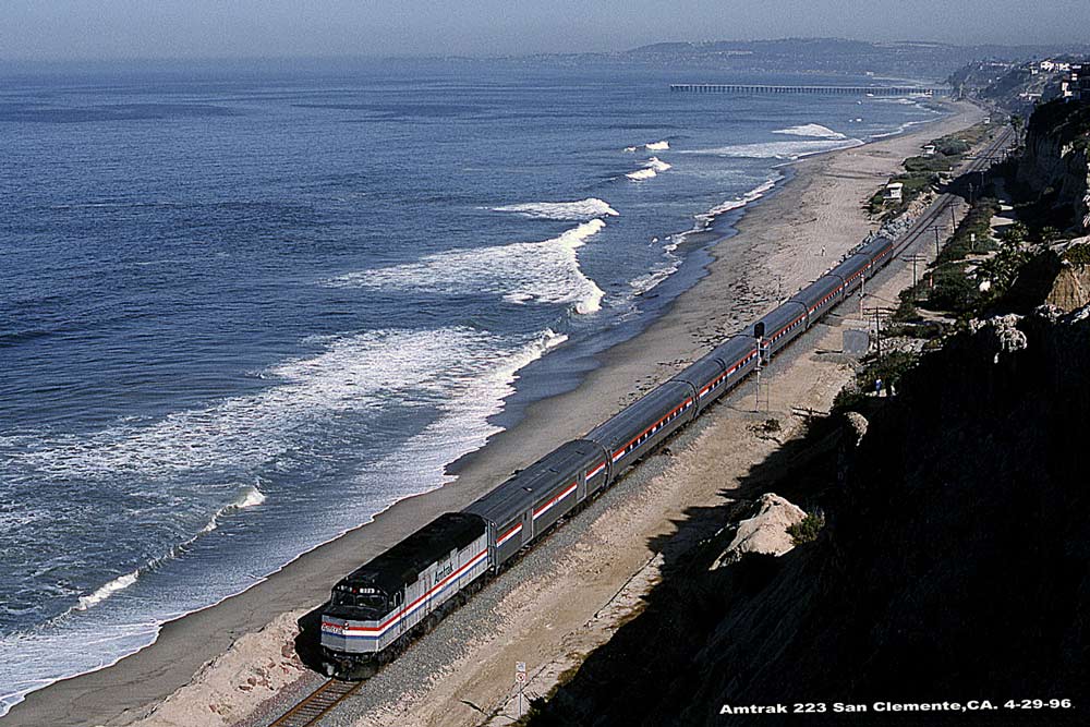 http://www.altamontpress.com/jimspeakerphotos/Jims-Trains-Amtrak-223-dave_1000px.jpg